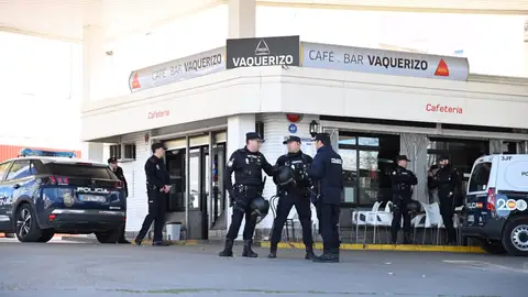 La Guardia Civil investiga la posible relación del tiroteo de Tres Arroyos de Badajoz con el del bar Vaquerizo La Guardia Civil investiga la posible relación del tiroteo de Tres Arroyos de Badajoz con el del bar Vaquerizo