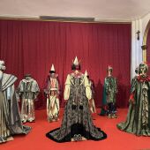 Los trajes que lucirán los Reyes Magos diseñados por Jesús Segado