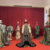 Los trajes de Sus Majestades los Reyes Magos y sus pajes para la Cabalgata de 2025 en Málaga