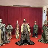 Los trajes de Sus Majestades los Reyes Magos y sus pajes para la Cabalgata de 2025 en Málaga Los trajes de Sus Majestades los Reyes Magos y sus pajes para la Cabalgata de 2025 en Málaga