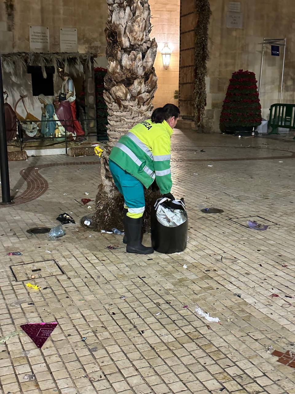 Limpieza recoge en Elche más de 400.000 kilos de residuos los días de Navidad y Año Nuevo Limpieza recoge en Elche más de 400.000 kilos de residuos los días de Navidad y Año Nuevo