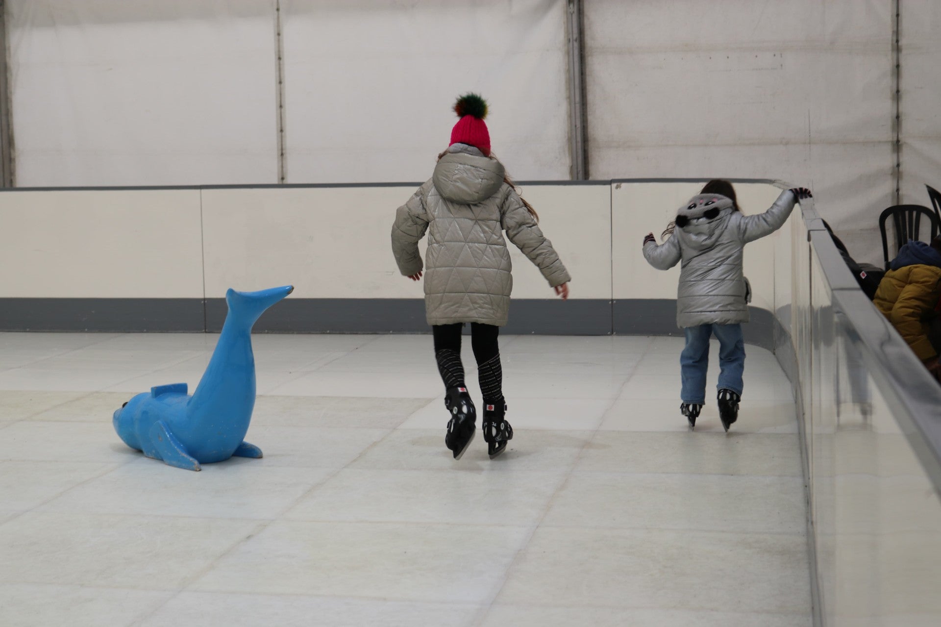 La Plaza de la Inmaculada acoge hasta el 7 de enero una pista de patinaje ecológica La Plaza de la Inmaculada acoge hasta el 7 de enero una pista de patinaje ecológica