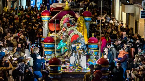Benidorm, lista para recibir a los Reyes Magos y su séquito de un millar de personas Benidorm, lista para recibir a los Reyes Magos y su séquito de un millar de personas