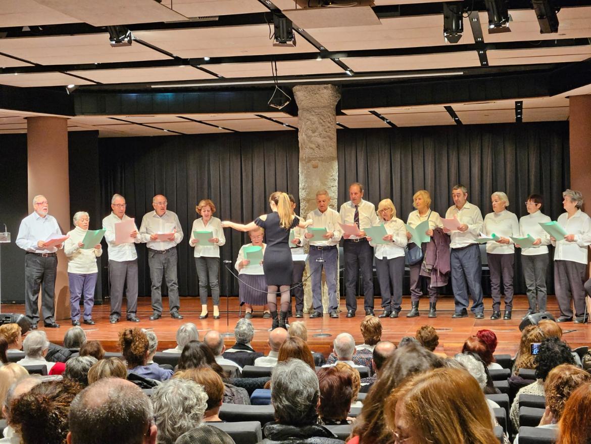 Cantar per parar-li els peus a l'Alzheimer: l'èxit de les corals formades per pacients Cantar per parar-li els peus a l'Alzheimer: l'èxit de les corals formades per pacients