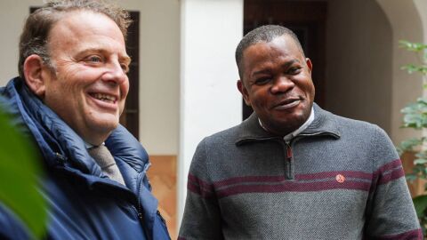 El delegado de Festejos Juli&aacute;n Urbano con Baltasar