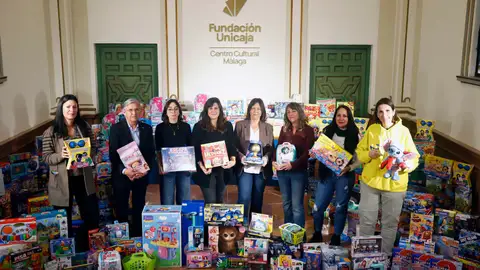 Fundación Unicaja entrega cerca de 600 juguetes nuevos para menores vulnerables de Málaga Fundación Unicaja entrega cerca de 600 juguetes nuevos para menores vulnerables de Málaga