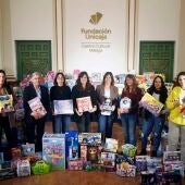 Fundación Unicaja entrega cerca de 600 juguetes nuevos para menores vulnerables de Málaga 
