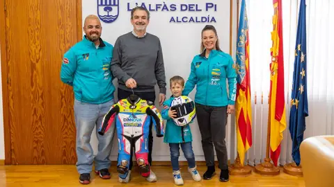 Martín Fernández joven promesa del motociclismo recibido por el alcalde alfasino Vicente Arques Martín Fernández joven promesa del motociclismo recibido por el alcalde alfasino Vicente Arques