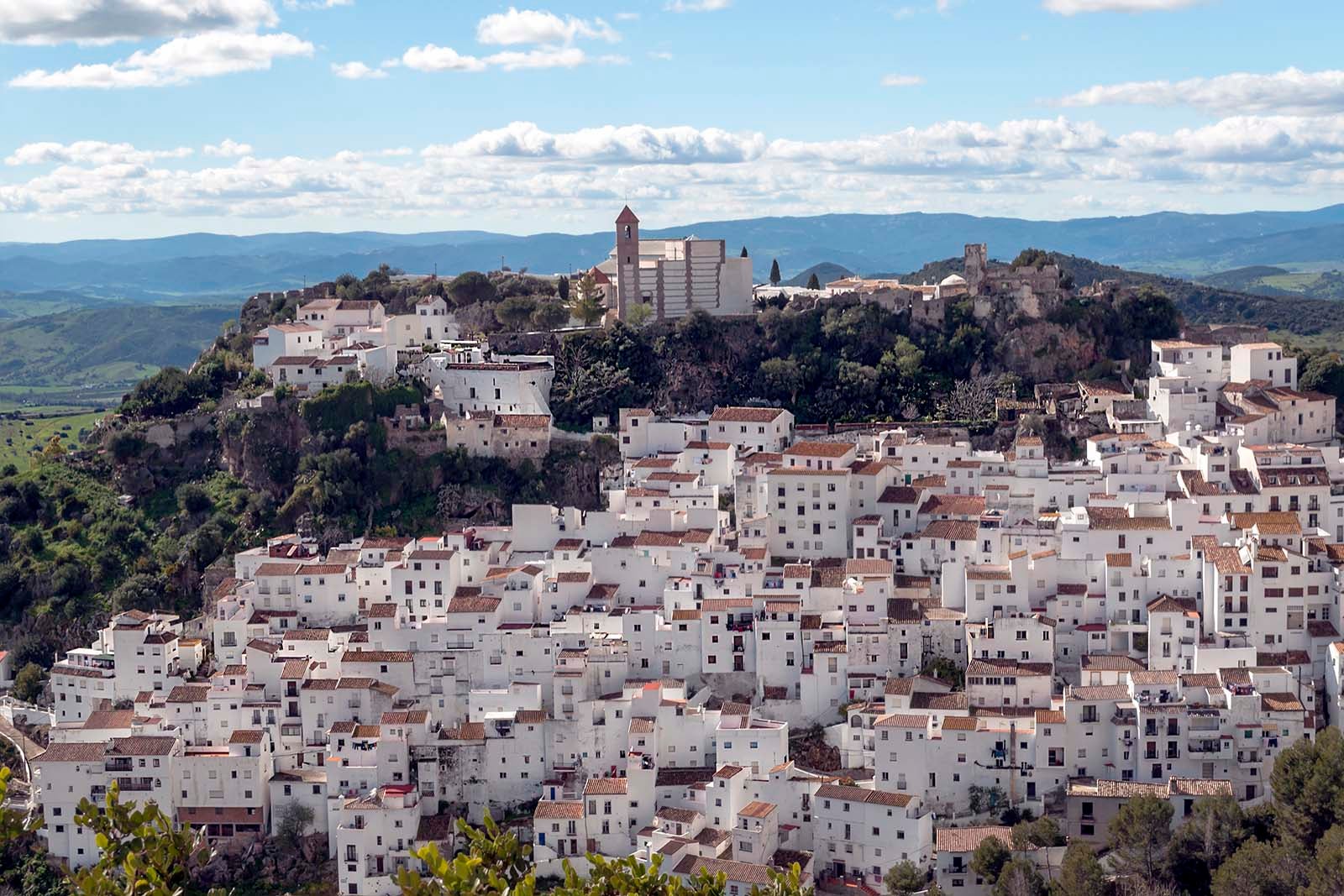 Casares es elegido el pueblo más bonito de Andalucía y podría convertirse en el más bonito de España Casares es elegido el pueblo más bonito de Andalucía y podría convertirse en el más bonito de España