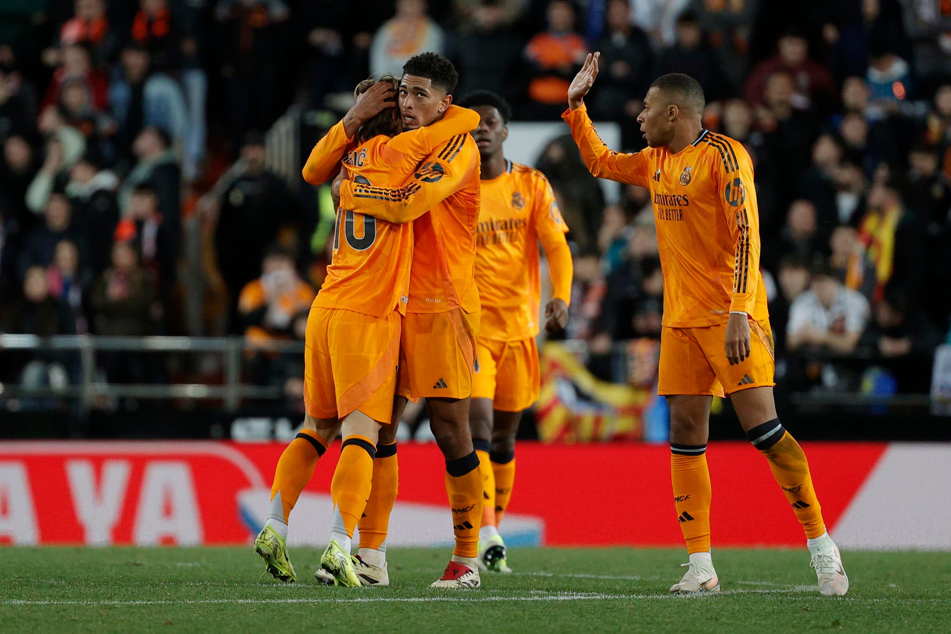 El Madrid remonta in extremis en Mestalla y Vinicius termina expulsado El Madrid remonta in extremis en Mestalla y Vinicius termina expulsado