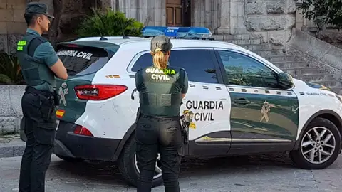 Imagen de archivo de dos agentes sucesos