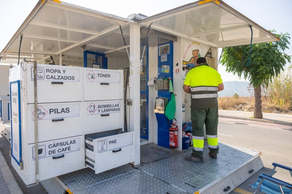 El Ecoparque móvil todos los viernes en el mercadillo de l’Alfàs para facilitar el reciclaje de residuos El Ecoparque móvil todos los viernes en el mercadillo de l’Alfàs para facilitar el reciclaje de residuos