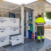 El ecoparque móvil todos los viernes en el mercadillo de l’Alfàs para facilitar el reciclaje de residuos