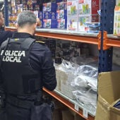 La Policía Local de Benidorm interviene más de 2.000 juguetes irregulares que podrían resultar peligrosos para los menores
