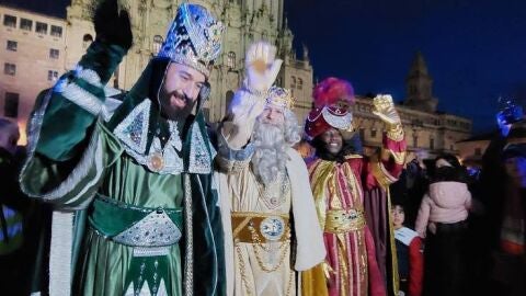 Los Reyes Magos adelantan su llegada a Santiago y este sábado recorrerá la Cabalgata las rúas compostelanas