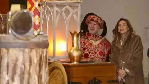 La alcaldesa de Zaragoza, Natalia Chueca, y un embajador de Oriente comprueban la puesta a punto de la Cabalgata de la capital La alcaldesa de Zaragoza, Natalia Chueca, y un embajador de Oriente comprueban la puesta a punto de la Cabalgata de la capital