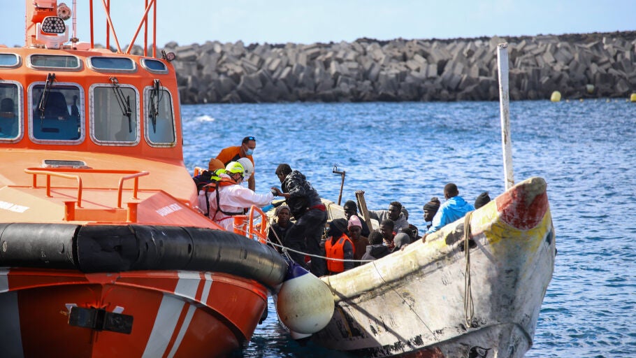 Salvamento Mar&iacute;timo rescata a los 73 inmigrantes que han llegado esta noche a Canarias.