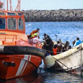 Salvamento Marítimo rescata a los 73 inmigrantes que han llegado esta noche a Canarias.