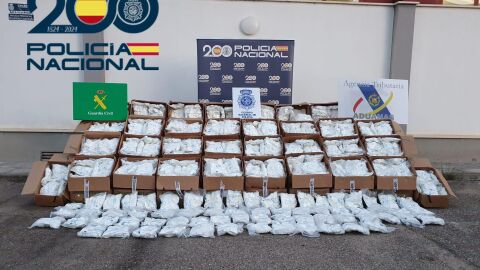 Parte de la cocaína intervenida a la organización desarticulada.