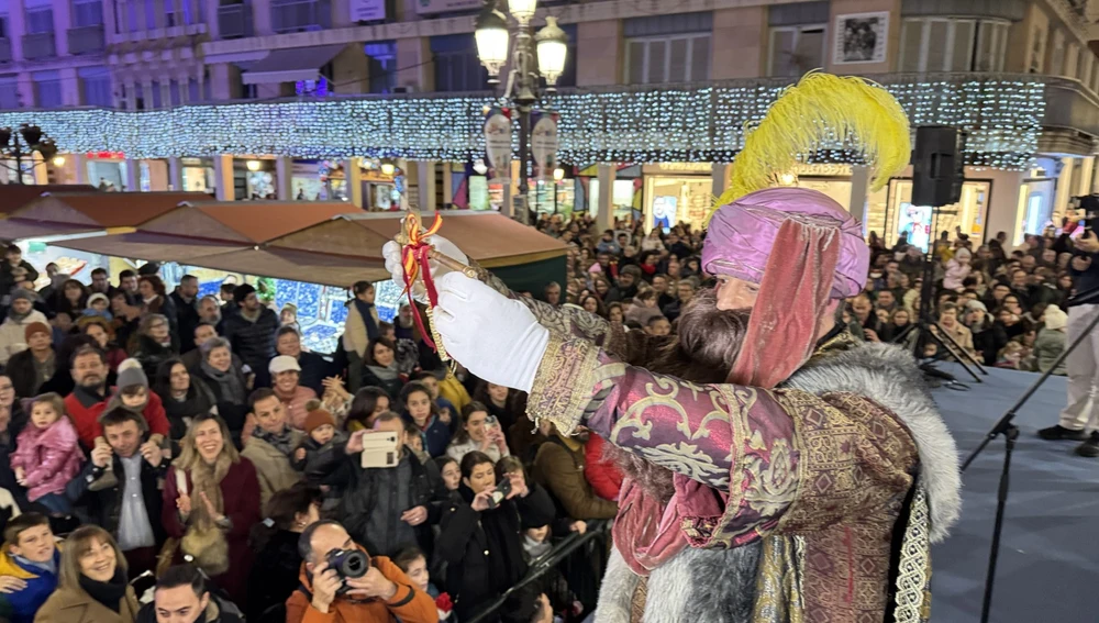 El Heraldo Real muestra la llave de la ciudad El Heraldo Real muestra la llave de la ciudad