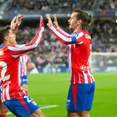 Los jugadores del Atlético de Madrid celebran el primer gol del equipo rojiblanco durante el encuentro correspondiente a los dieciseisavos de final de la Copa del Rey. Los jugadores del Atlético de Madrid celebran el primer gol del equipo rojiblanco durante el encuentro correspondiente a los dieciseisavos de final de la Copa del Rey.