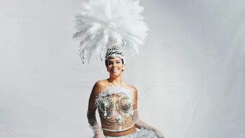 Cristina Pedroche da las campanadas con un vestido de 8.500 cristales de lechem aterna Cristina Pedroche da las campanadas con un vestido de 8.500 cristales de lechem aterna