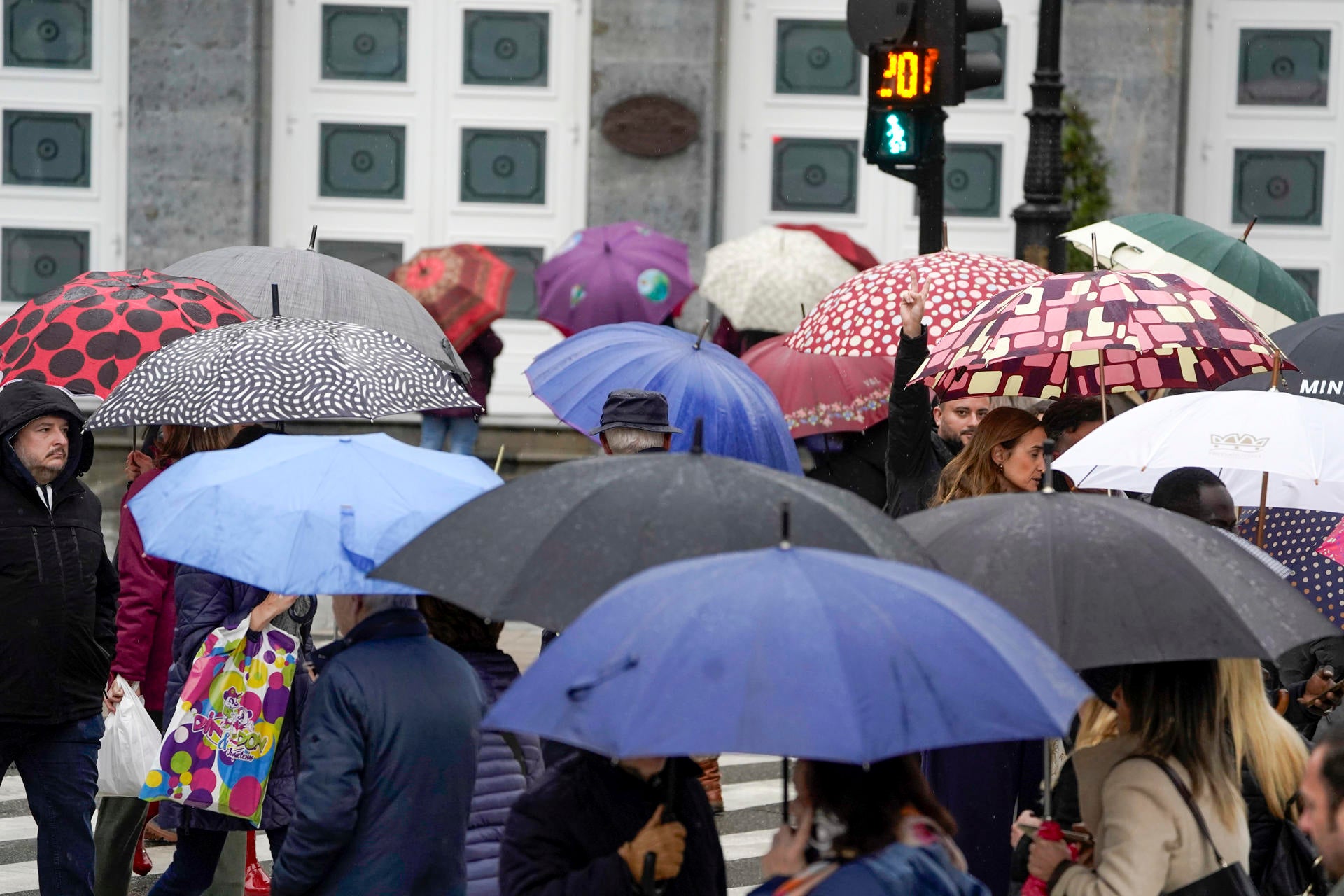 Un frente frío pasa por España el Día de Reyes: las comunidades en avisos por lluvia, viento y oleaje Un frente frío pasa por España el Día de Reyes: las comunidades en avisos por lluvia, viento y oleaje