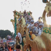 La carroza del Rey Baltasar en la cabalgata de Sevilla.