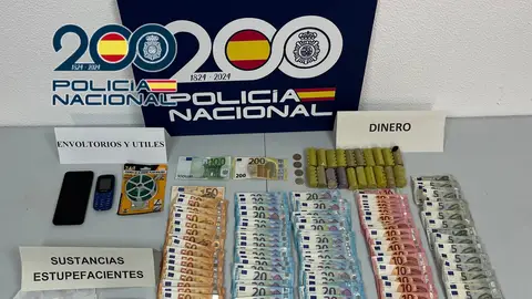 Dinero y efectos intervenidos a los detenidos en Elda. Dinero y efectos intervenidos a los detenidos en Elda.
