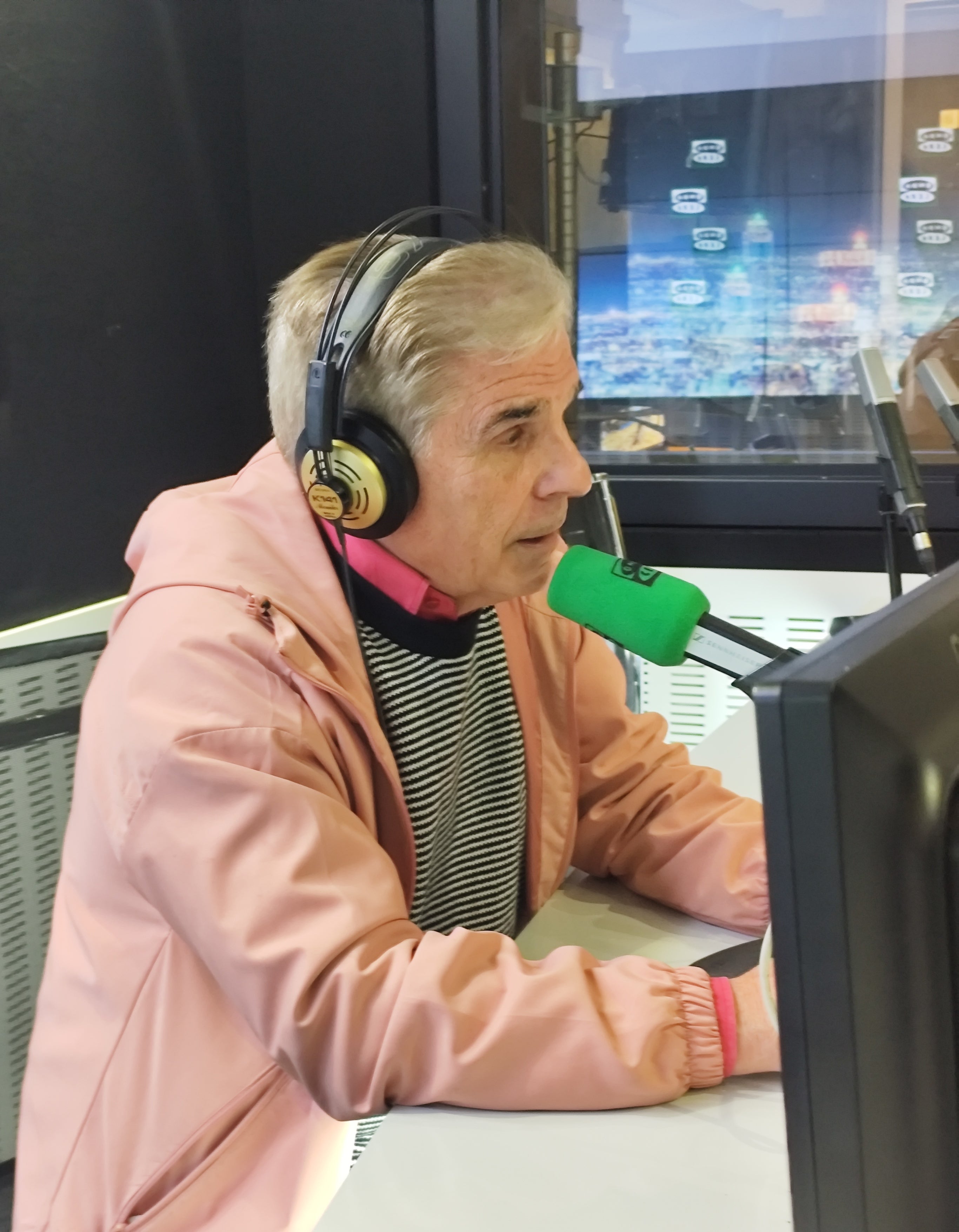 "Más vale un toma que dos te daré" "Más vale un toma que dos te daré"