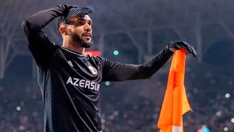 Juninho y Vargas se acercan al Sevilla Juninho y Vargas se acercan al Sevilla