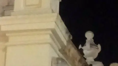 Junta y Consorcio de Mérida para recuperar las cráteras del Hornito de Santa Eulalia tras el incidente de la cabalgata de Reyes Junta y Consorcio de Mérida para recuperar las cráteras del Hornito de Santa Eulalia tras el incidente de la cabalgata de Reyes