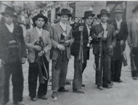 Pólvora y "dichos", los protagonistas de las fiestas de moros y cristianos de Valverde (Cuenca) Pólvora y "dichos", los protagonistas de las fiestas de moros y cristianos de Valverde (Cuenca)