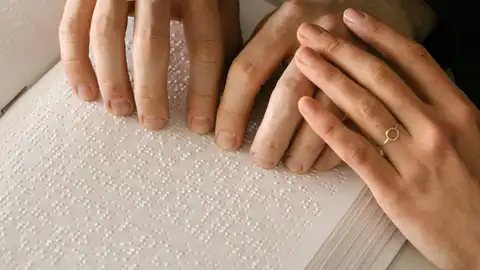 Texto escrito en braille Texto escrito en braille