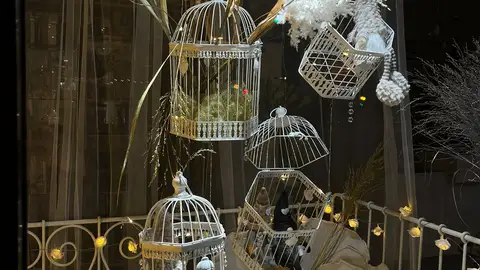 La Floristería Pétalos, ganadora del Concurso de Escaparates tras alzarse con el Primer Premio del Jurado y el especial del Público .