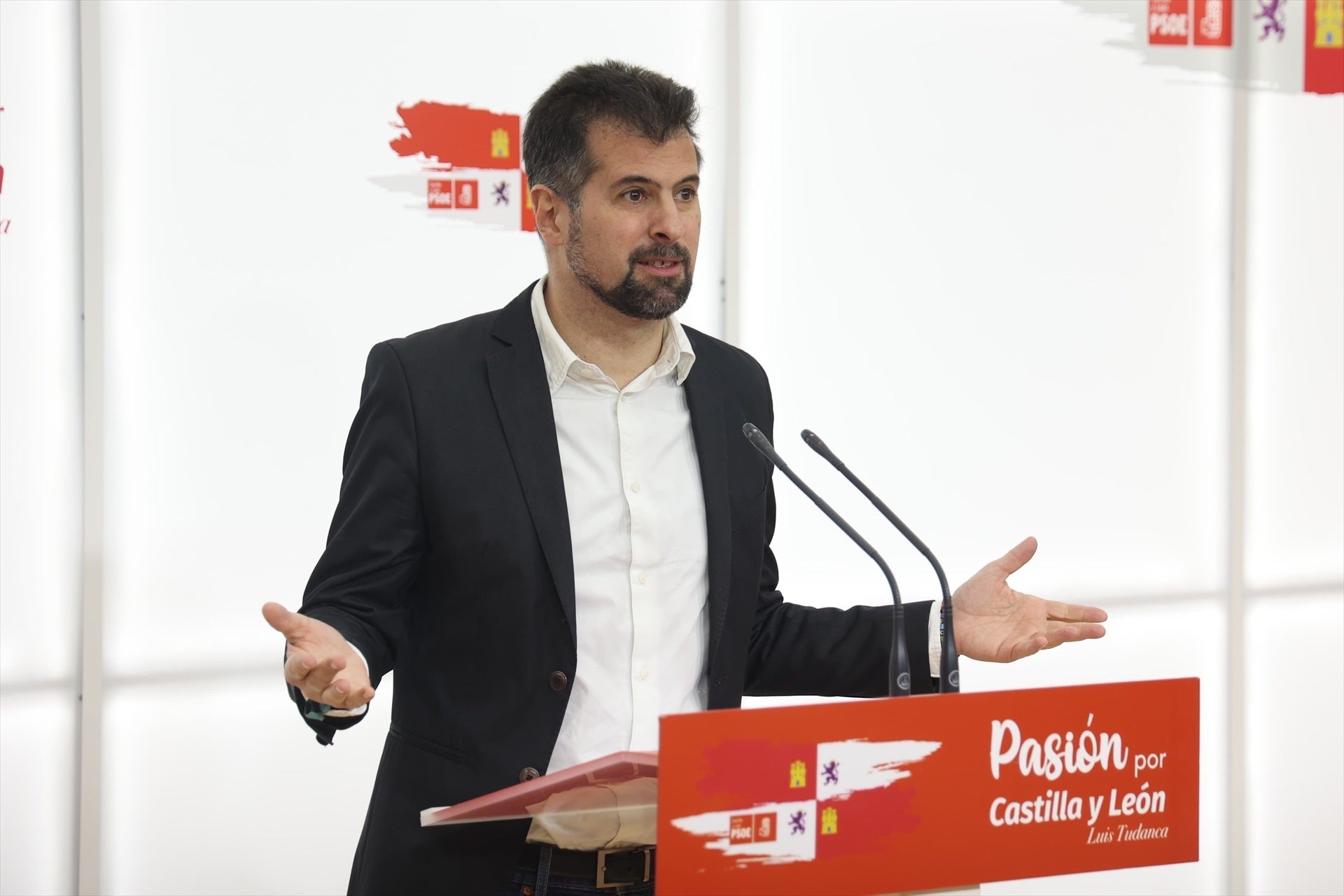 Tudanca deja la secretaría general del PSOE de Castilla y León: "Nadie me obliga a irme" Tudanca deja la secretaría general del PSOE de Castilla y León: "Nadie me obliga a irme"