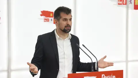 El secretario general del PSOE de Castilla y León, Luis Tudanca, durante la rueda de prensa en la que ha renunciado El secretario general del PSOE de Castilla y León, Luis Tudanca, durante la rueda de prensa en la que ha renunciado/ Photogenic/Claudia Alba / Europa Press