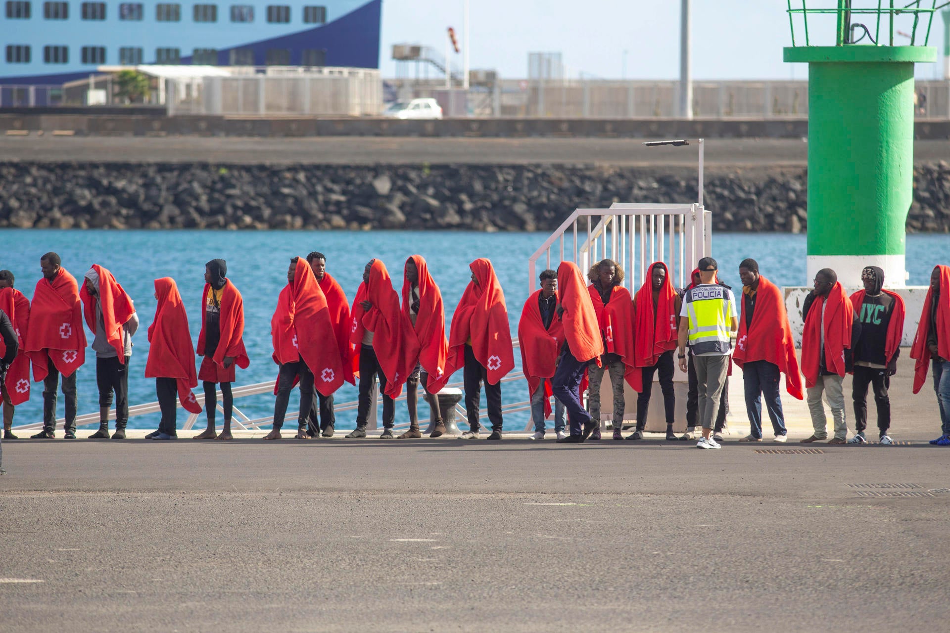 Mueren 50 personas en el naufragio de un cayuco que se dirigía a Canarias Mueren 50 personas en el naufragio de un cayuco que se dirigía a Canarias