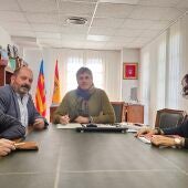 Reunión de los vecinos del casco antiguo, el alcalde y la síndico del barrio