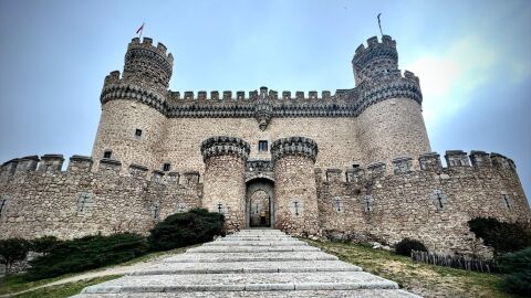 El castillo de Manzanares El Real cierra al público tras volver a manos de sus dueños