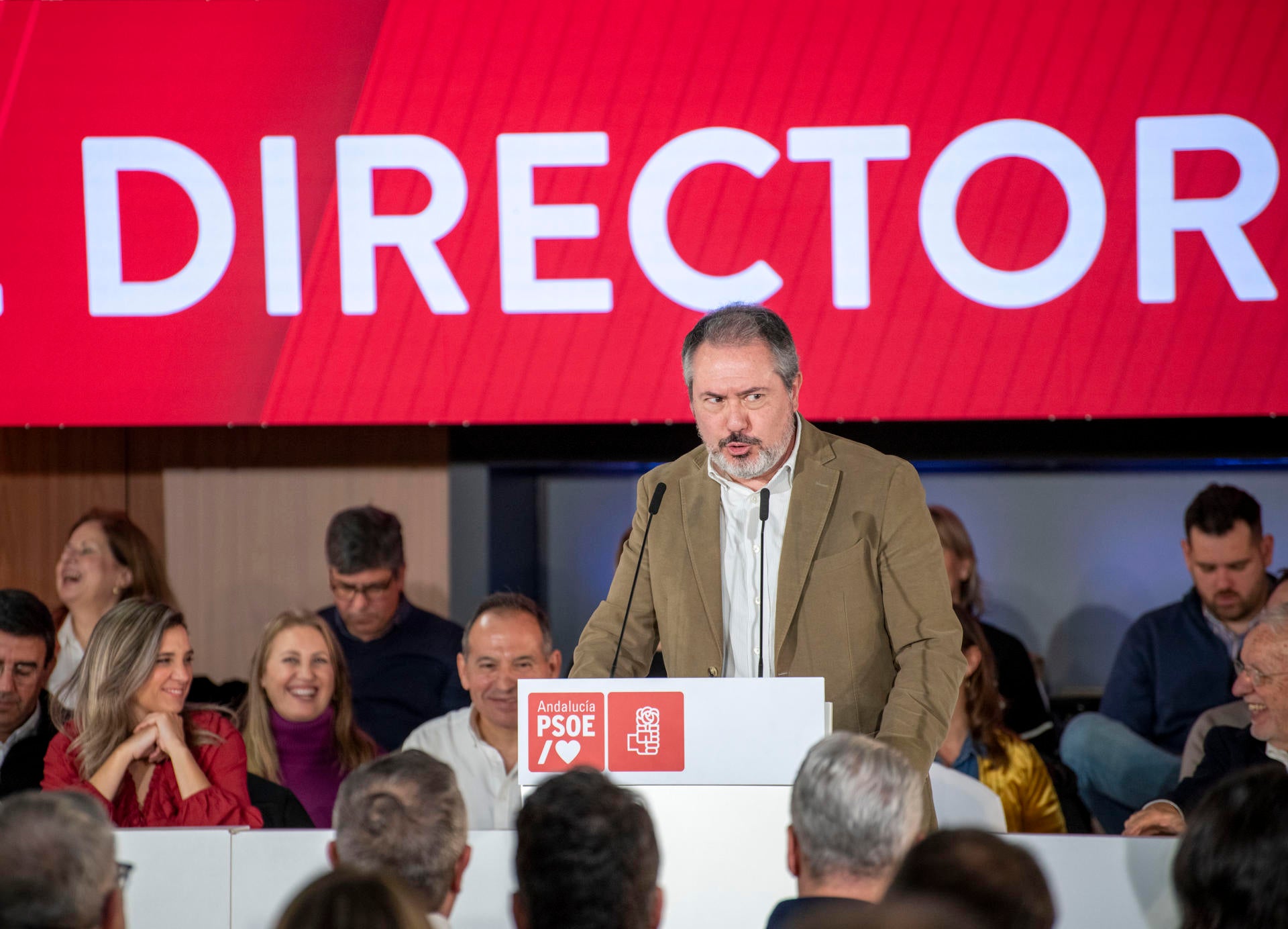 El PSOE-A confía en que Espadas anuncie su renuncia a seguir como líder y abra la puerta a Montero El PSOE-A confía en que Espadas anuncie su renuncia a seguir como líder y abra la puerta a Montero