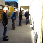 El alcalde de Canet d'en Berenguer, Pere Antoni, visita las obras de ampliación del CEIP Les Palmeres