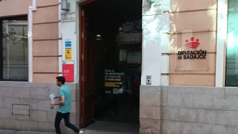Este jueves declararán como investigados en Badajoz el hermano de Pedro Sánchez y el Presidente de la Diputación de Badajoz Este jueves declararán como investigados en Badajoz el hermano de Pedro Sánchez y el Presidente de la Diputación de Badajoz
