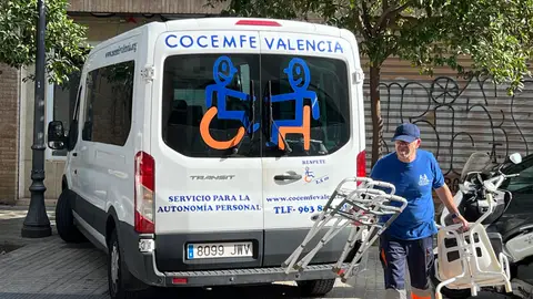 Archivo. Vehículo de asistencia de COCEMFE València. Archivo. Vehículo de asistencia de COCEMFE València.