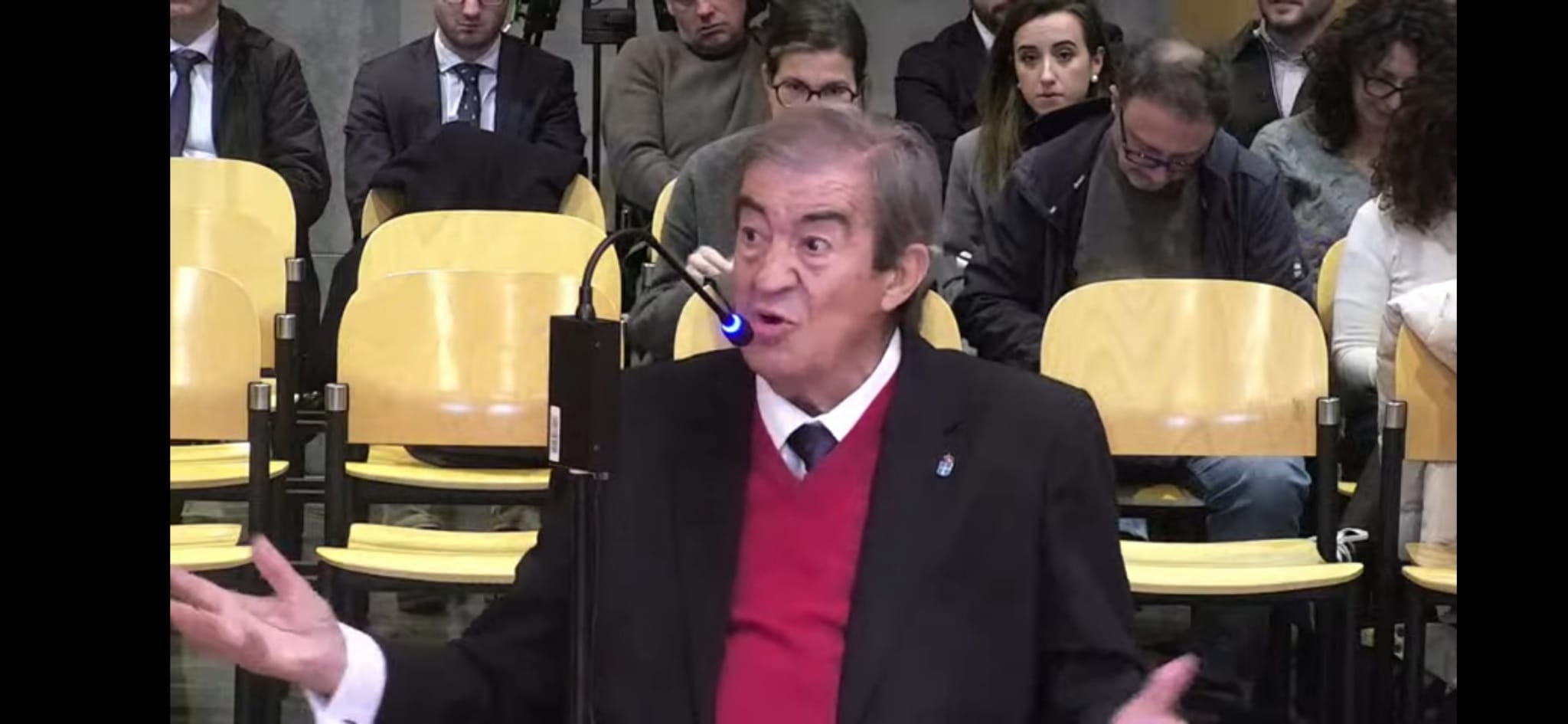 Álvarez-Cascos atribuye a errores, cuestiones de prestigio o responsabilidad política los gastos pasados a Foro Álvarez-Cascos atribuye a errores, cuestiones de prestigio o responsabilidad política los gastos pasados a Foro