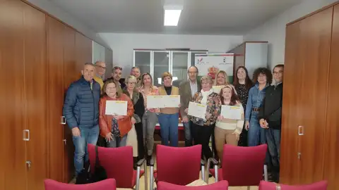 El Gobierno regional forma en Atención Sociosanitaria a ocho personas en El Ballestero El Gobierno regional forma en Atención Sociosanitaria a ocho personas en El Ballestero