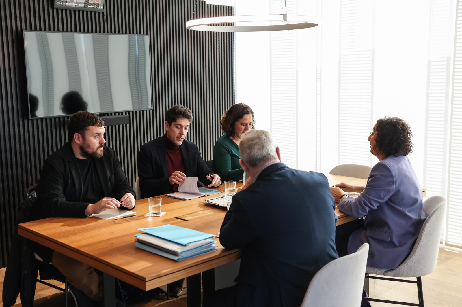 El Govern reprèn una nova ronda de reunions per desencallar els Pressupostos El Govern reprèn una nova ronda de reunions per desencallar els Pressupostos