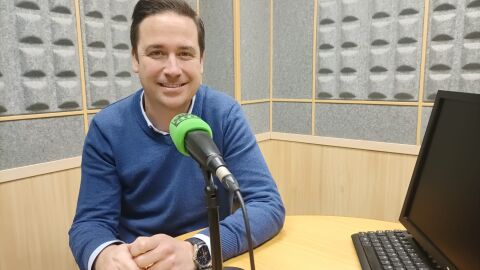 El concejal de Cultura, Nacho Molina, en los estudios de Onda Cero.