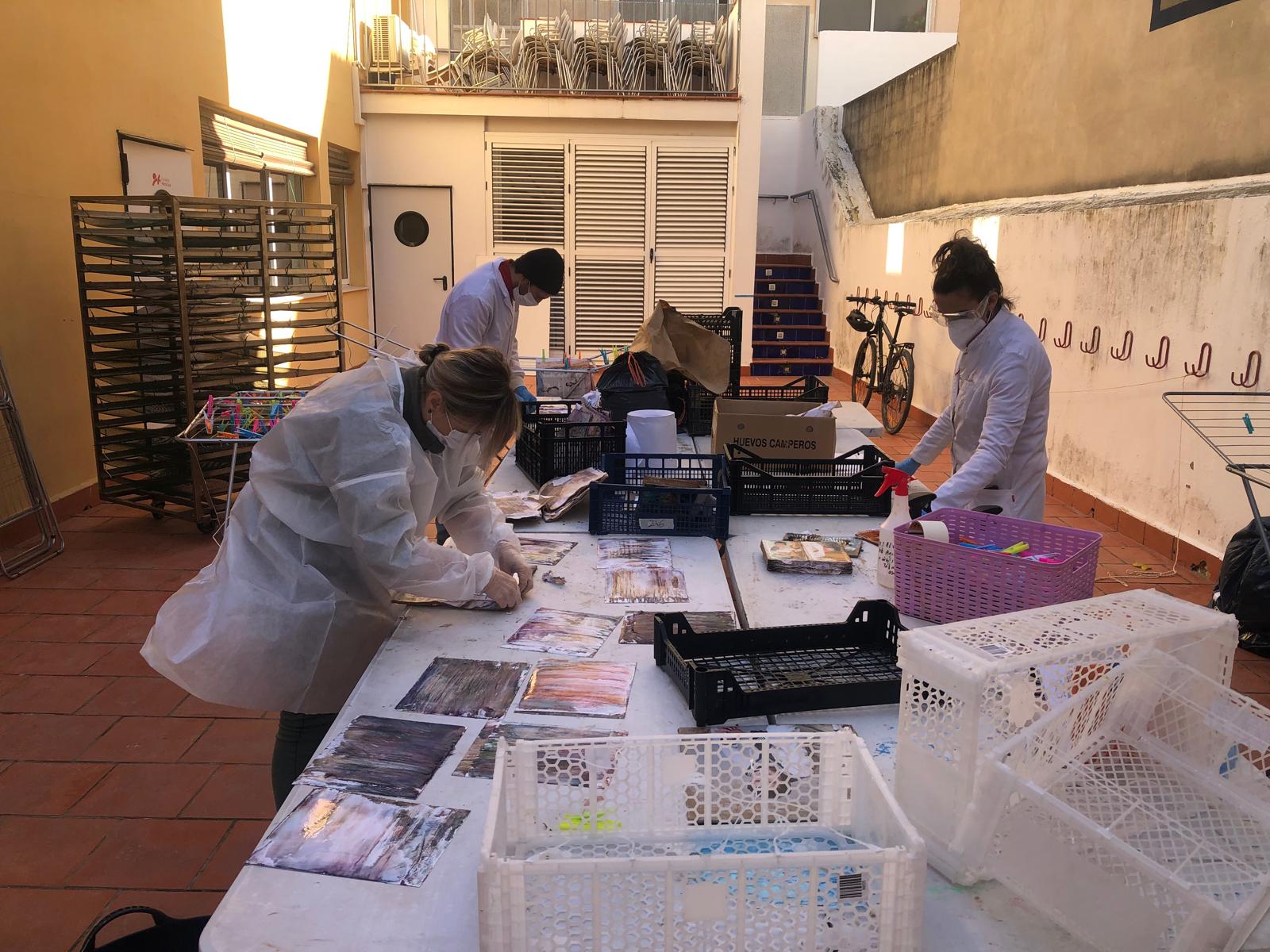 Salvem les fotos: recuperar los recuerdos de toda una vida tras la Dana Salvem les fotos: recuperar los recuerdos de toda una vida tras la Dana