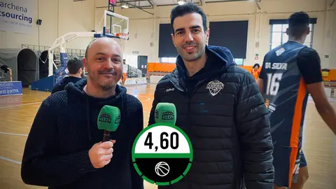 José Manuel Jiménez y Luis Parejo, capitán del CB Naturavia Morón. José Manuel Jiménez y Luis Parejo, capitán del CB Naturavia Morón.